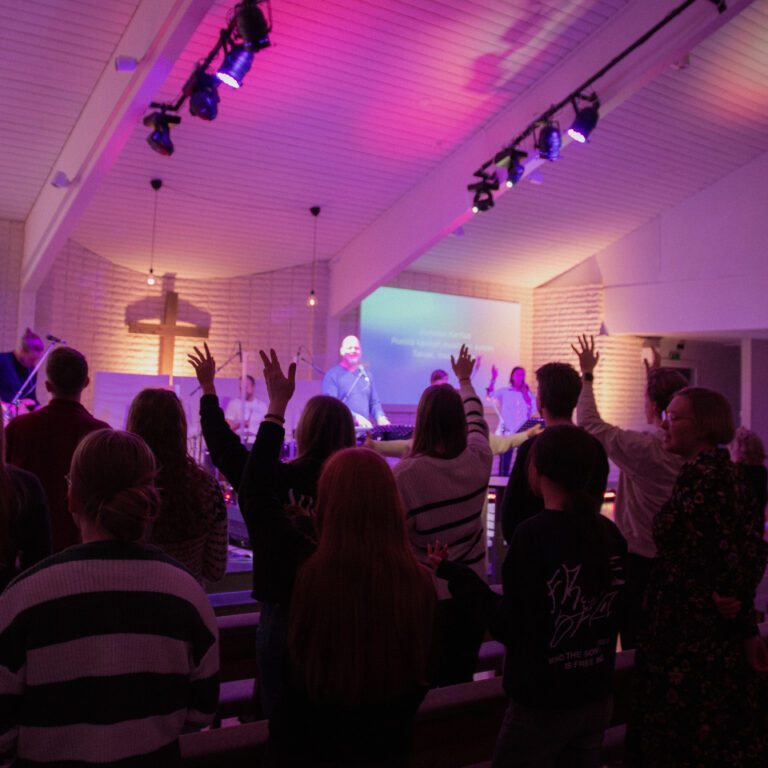 Coti-seurakunta etsii pastoritiimiin kahta uutta pastoria